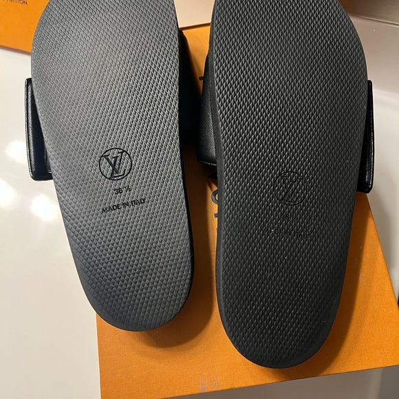 Sunset Flat Comfort Mule. Only worn once. Bought in 2021. - Picture 2 of 5